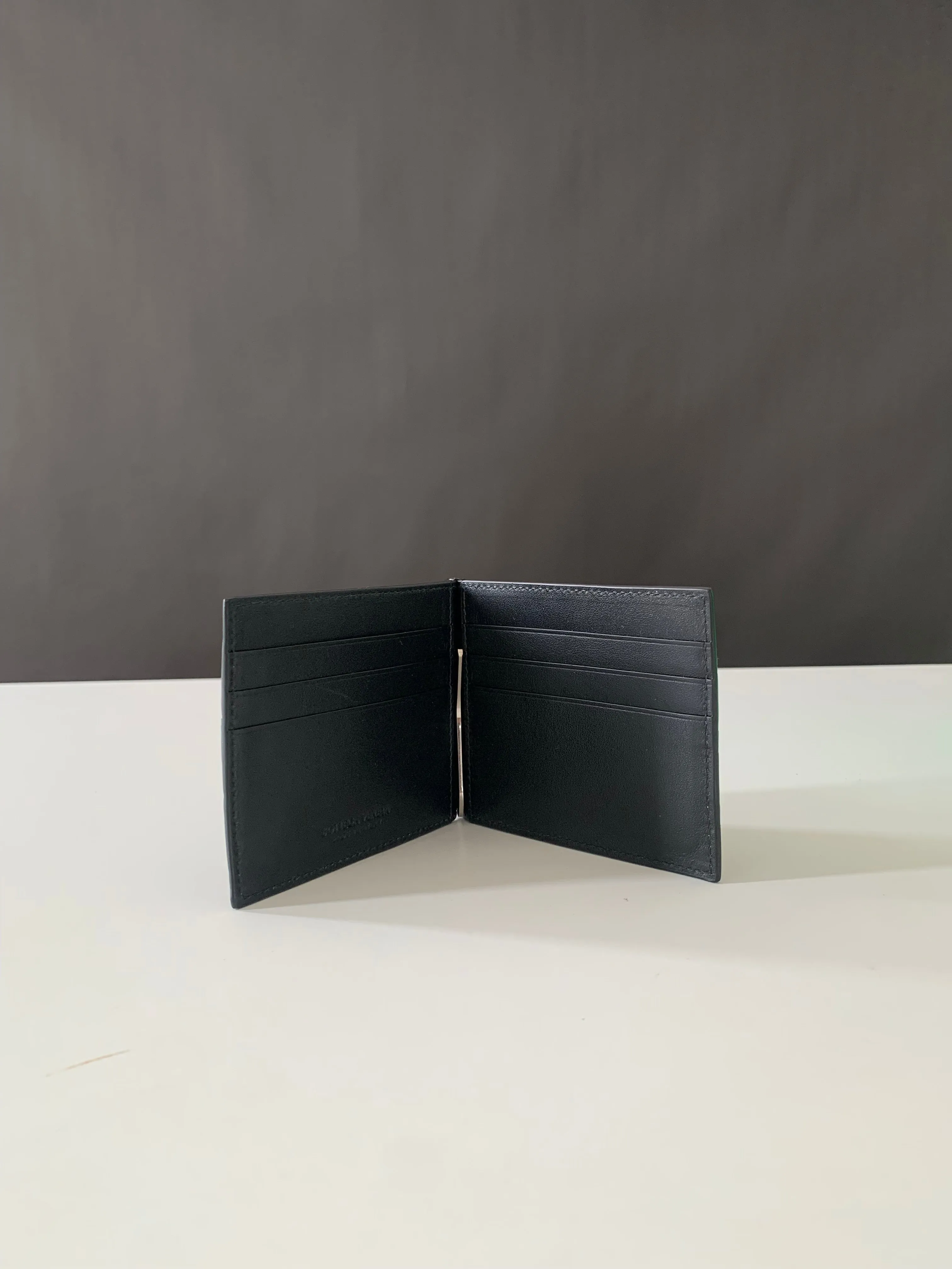 <b> BOTTEGA VENETA</b> <br>Bill Clip