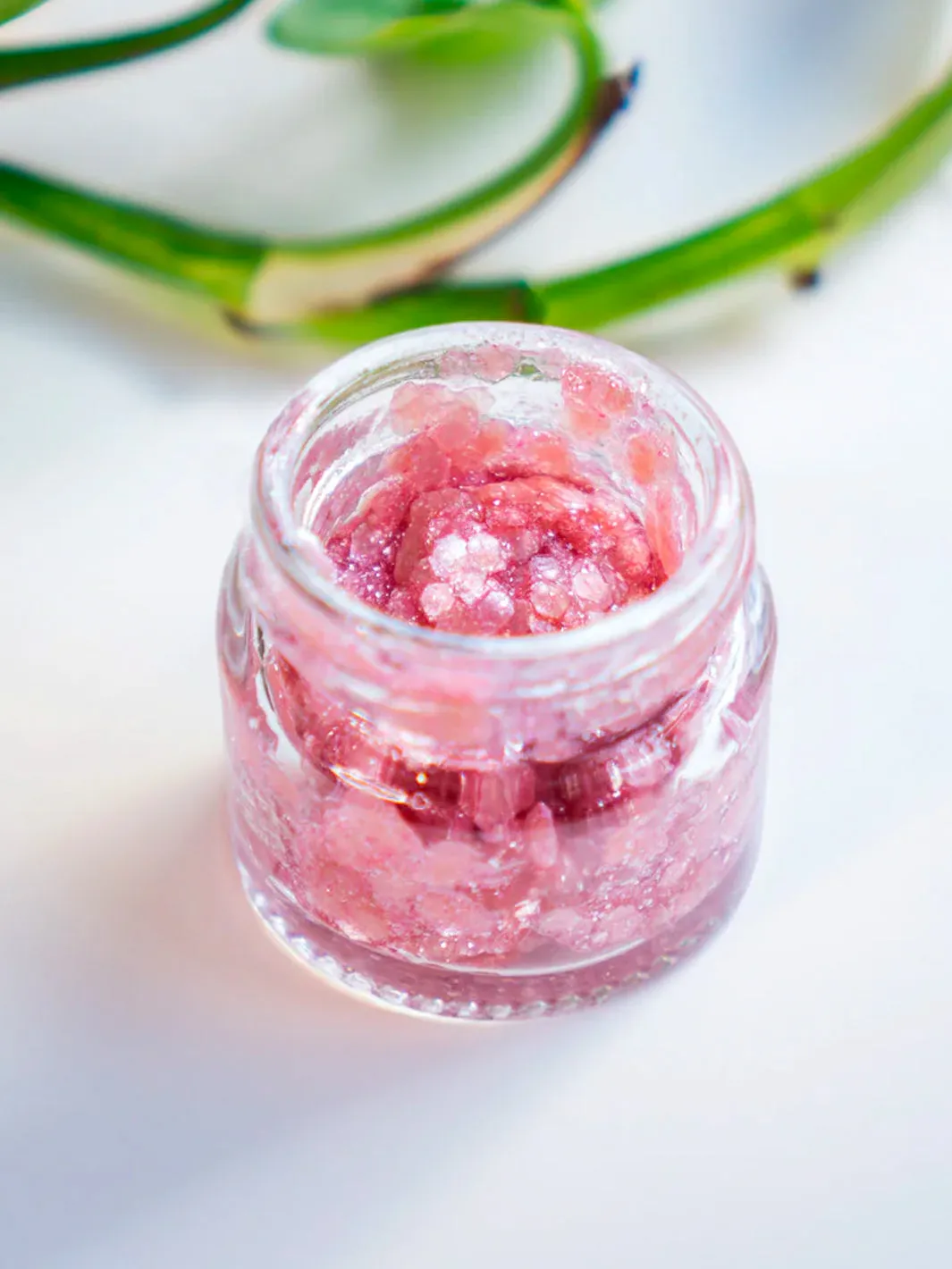 ROSE IRIDESCENT PLANT-BASED GEL BODY GLITTER