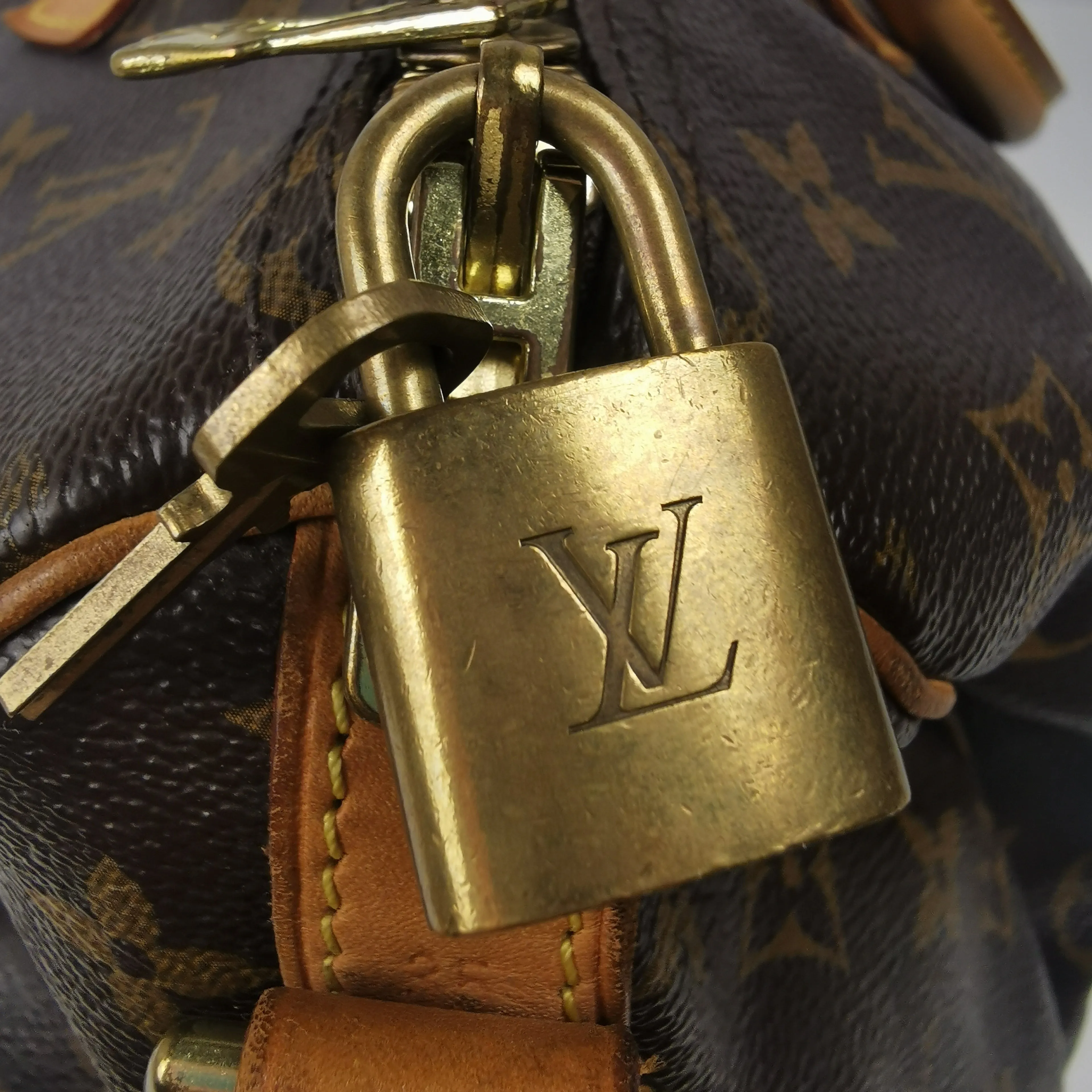 Trendy Inspired Louis Vuitton Speedy Bandouliere 35 Monogram Canvas